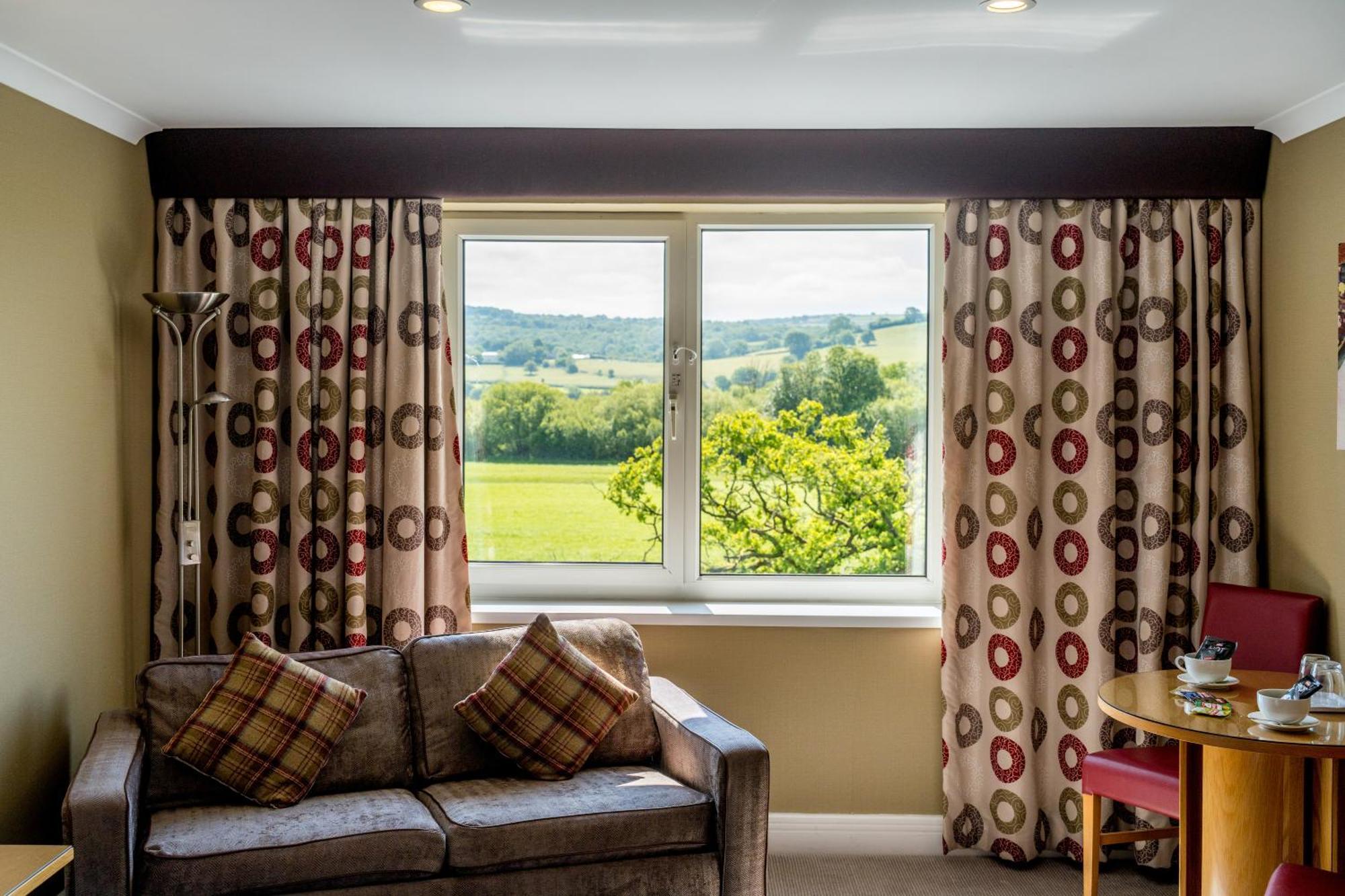 The Plough Inn Llandeilo Bagian luar foto